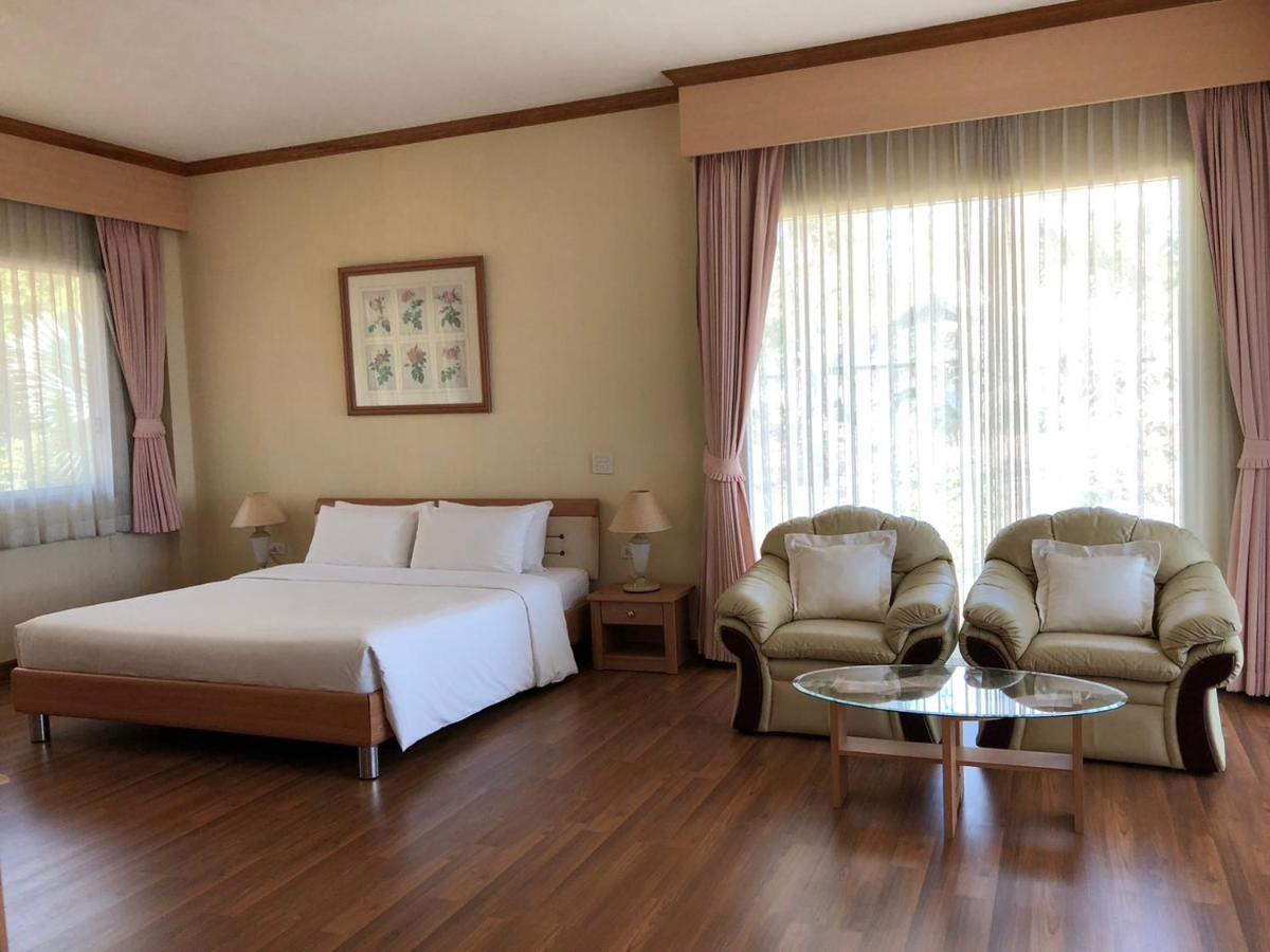 Seapine Beach Golf And Resort Hua Hin Ban Khao Takiap Exterior foto
